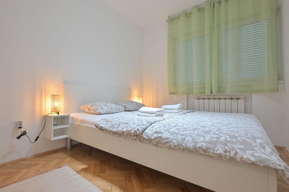 Bed, People