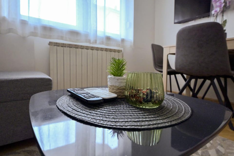TV and multimedia, Living room, Decorative detail, Dining area