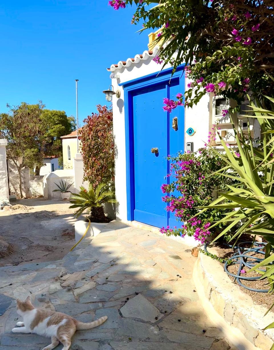 Louisa’s View Apartment in Islands