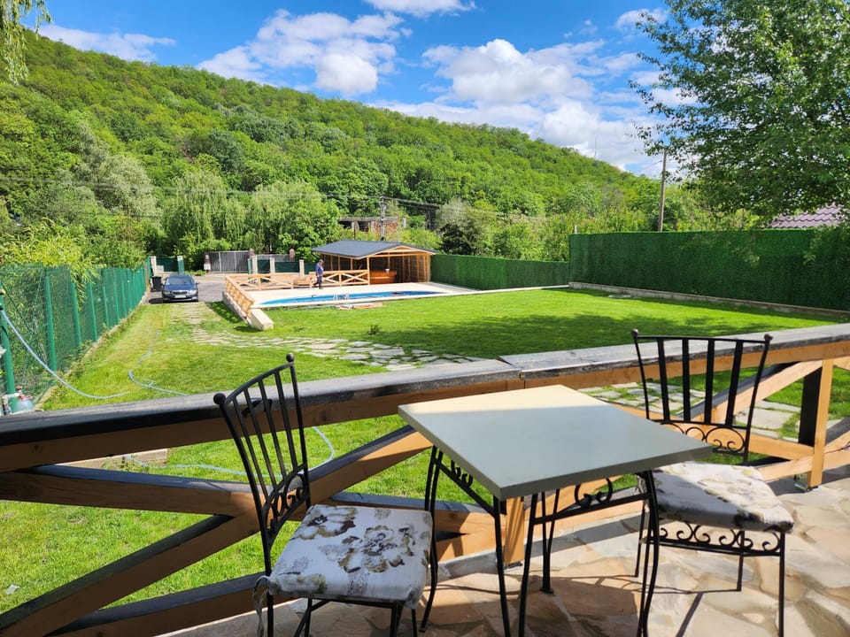 Day, Natural landscape, Garden view, Mountain view, Pool view