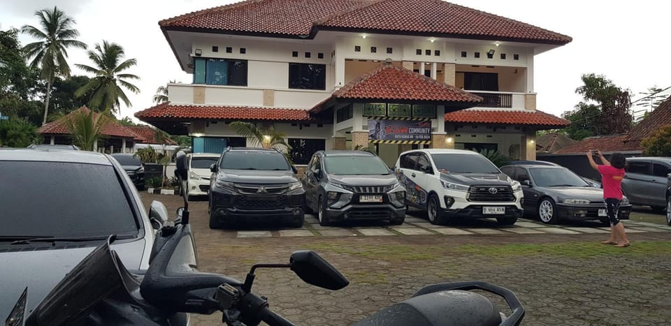 Property building, Day, Parking