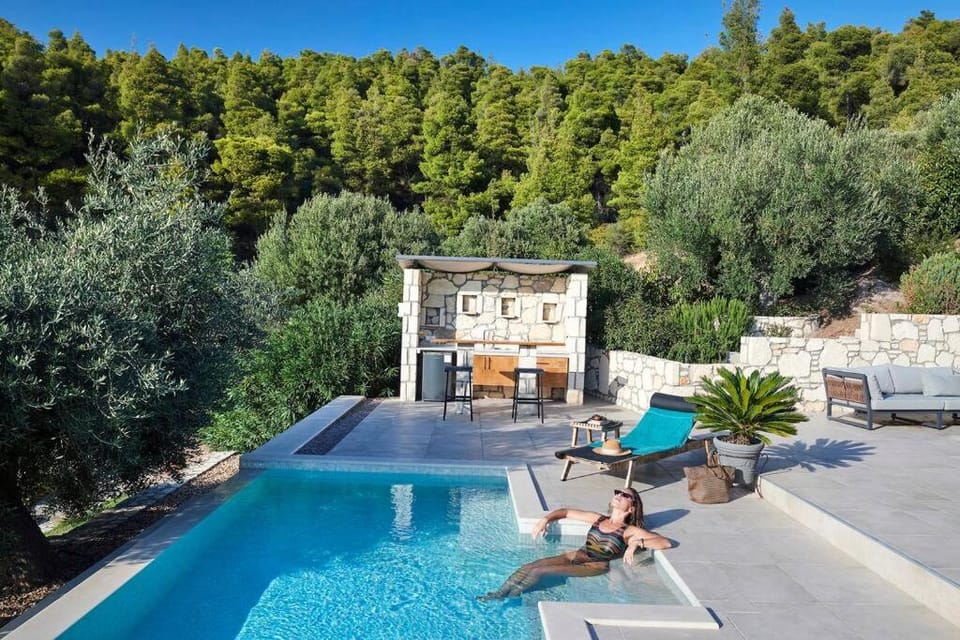 Natural landscape, Garden, Hot Tub, Pool view, Swimming pool