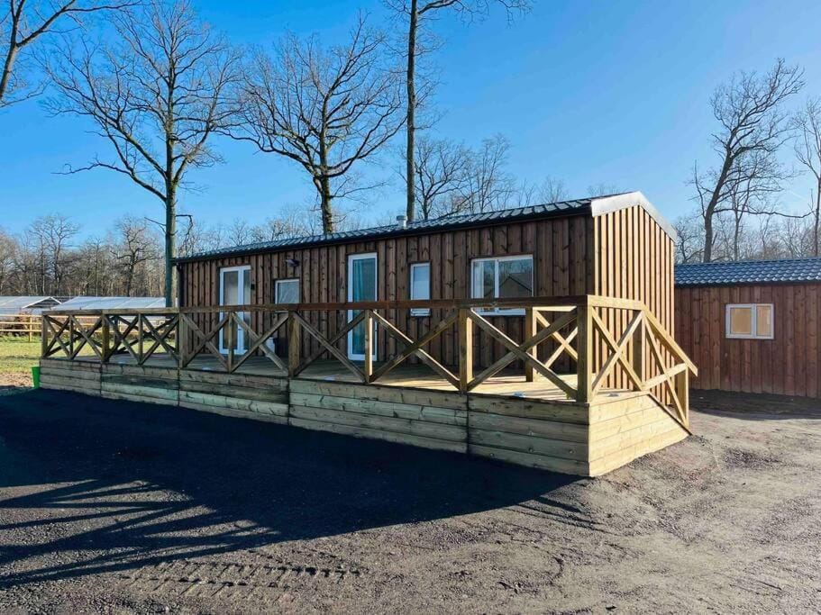 Equi-lodge vert au coeur des chevaux & de la nature proche Disney avec possibilité de balade poneys Apartment in Île-de-France