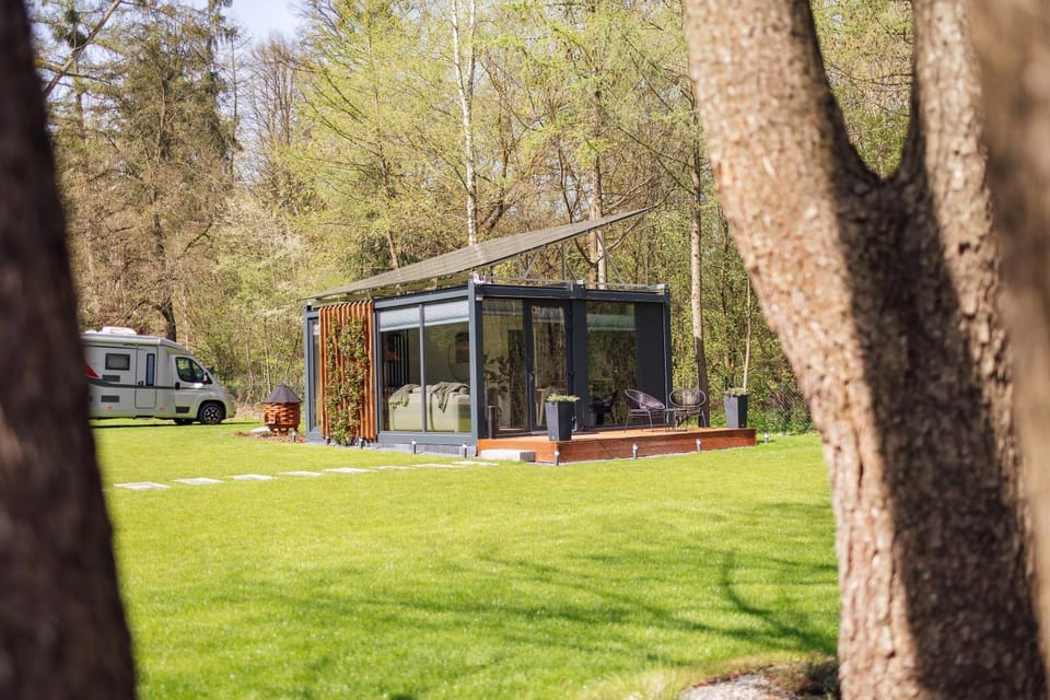 Property building, Spring, Day, Natural landscape, Garden, Garden view, Parking