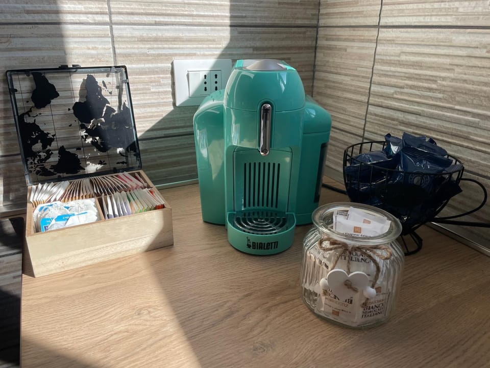 Coffee/tea facilities, Kitchen or kitchenette