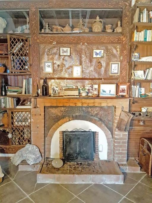 Library, Living room, Seating area