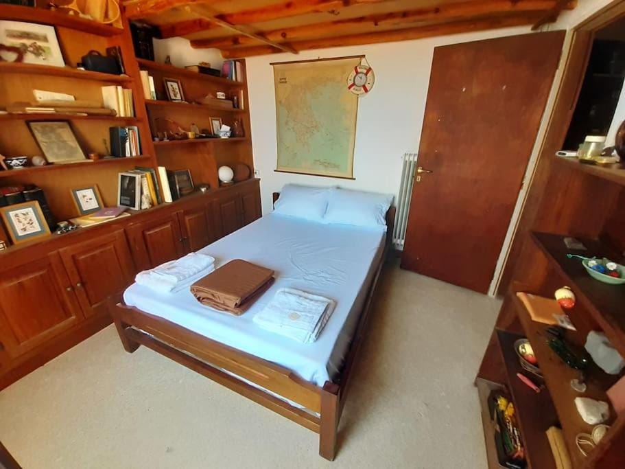 Bed, Library, Living room, Seating area, Bedroom, hair dresser