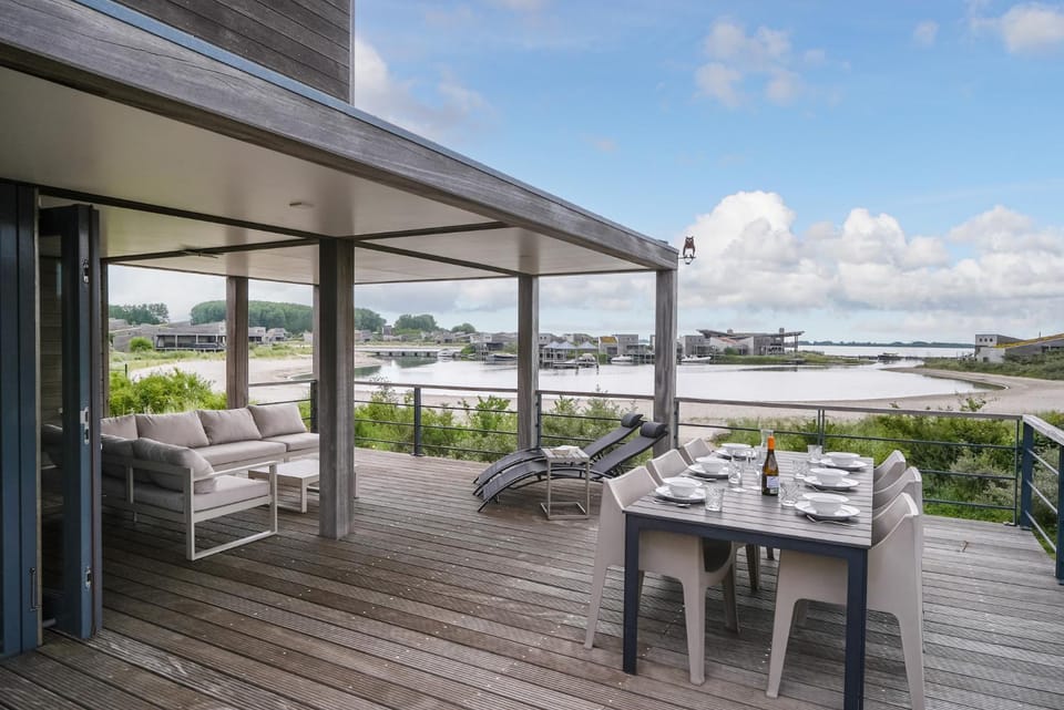 Villa 24 – The Outlook | With panoramic views over the water Villa in Ouddorp