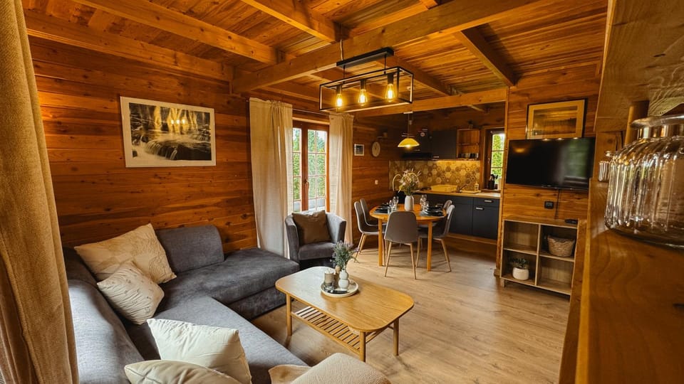 TV and multimedia, Living room, Dining area