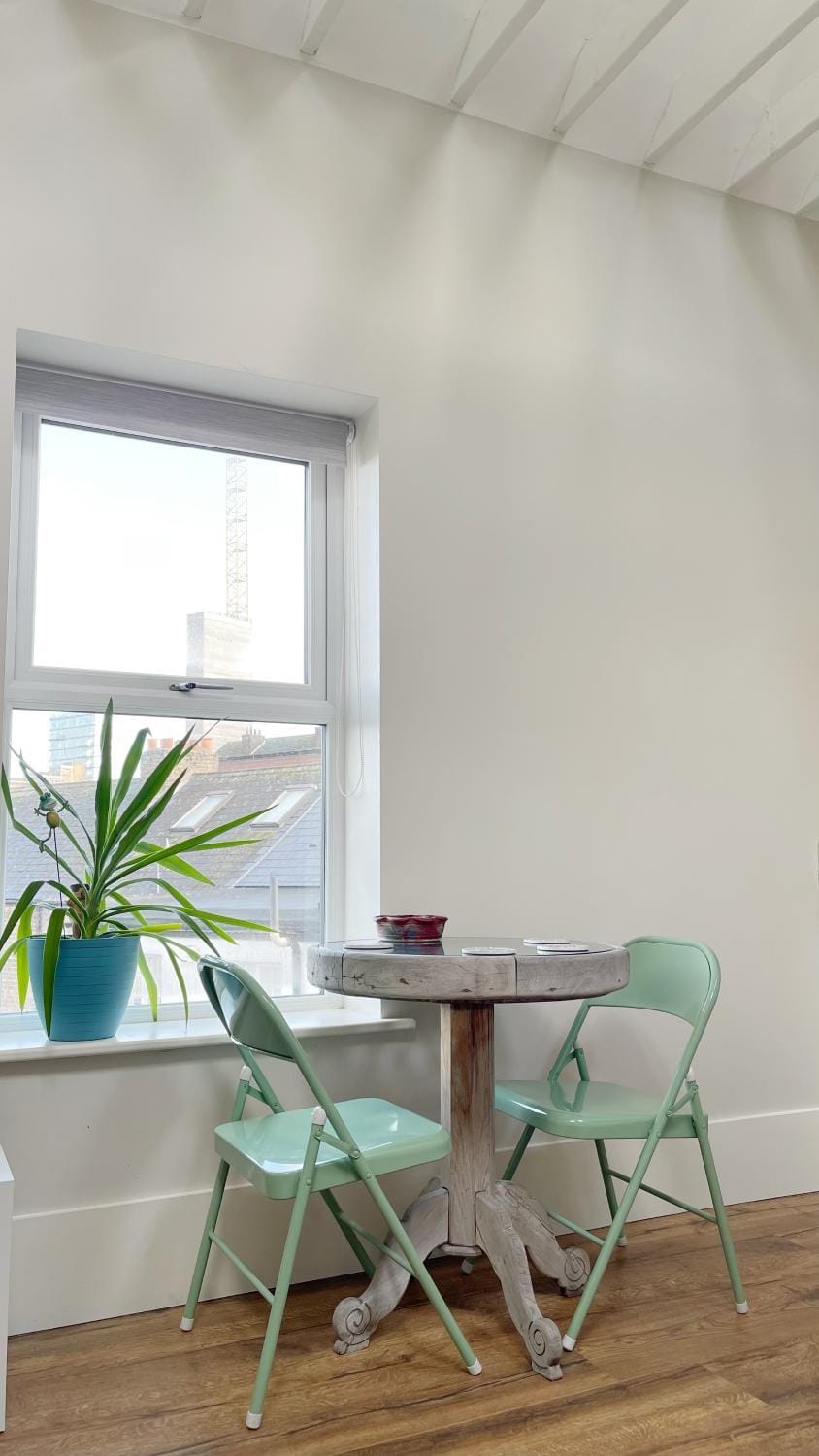 Stylish High Ceiling Home in South City Center Apartment in Dublin