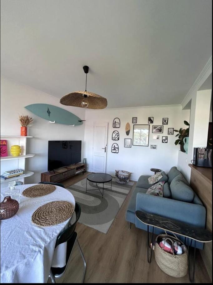 Living room, Dining area