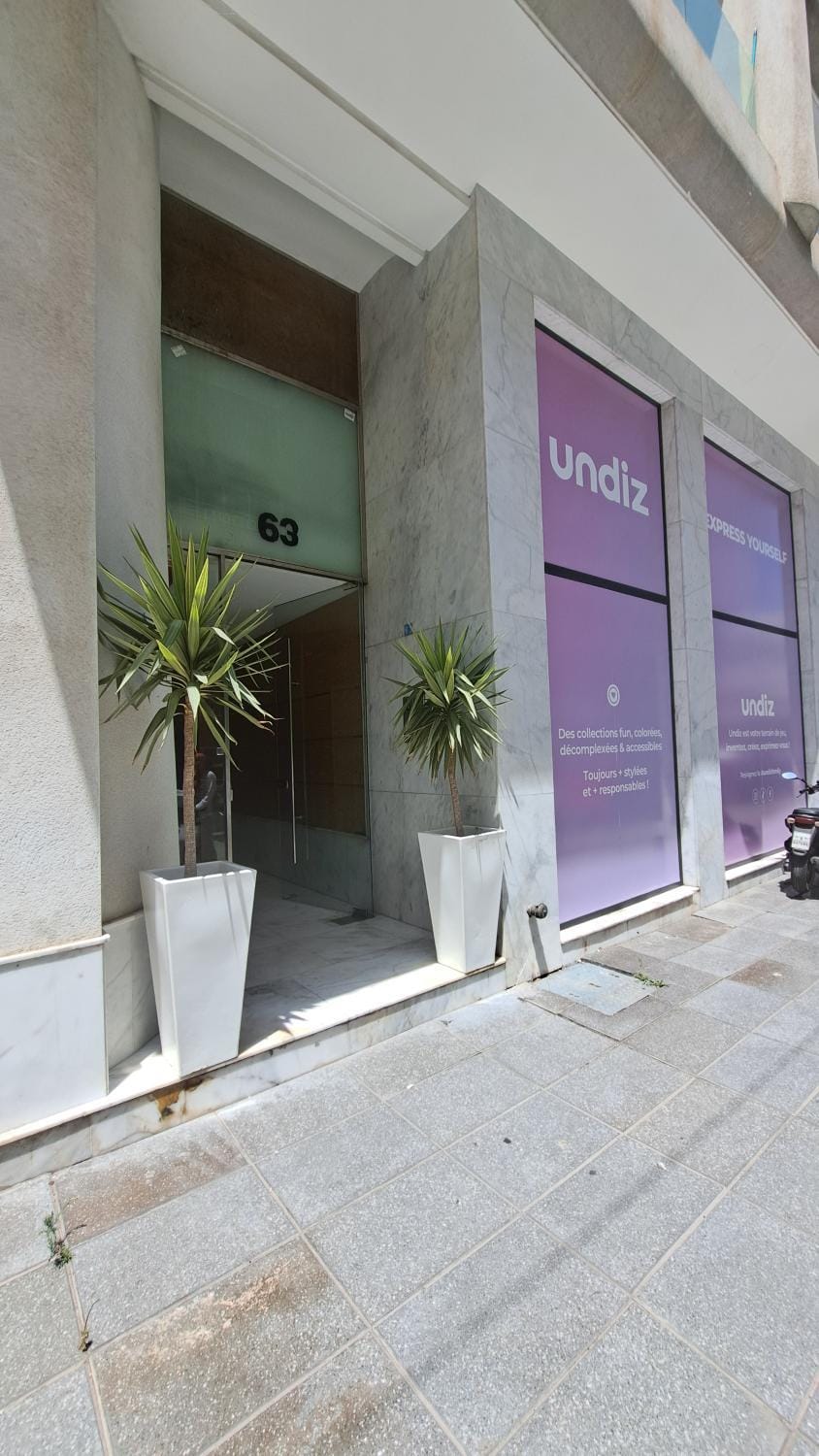 Facade/entrance, Location