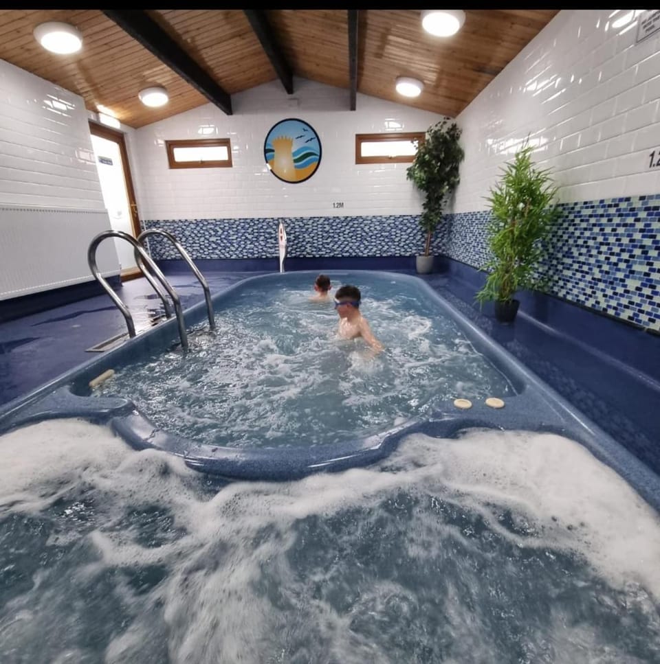 Hot Tub, Swimming pool