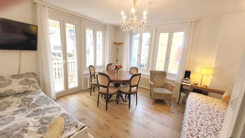 TV and multimedia, Balcony/Terrace, Living room, Seating area, Dining area, Bedroom