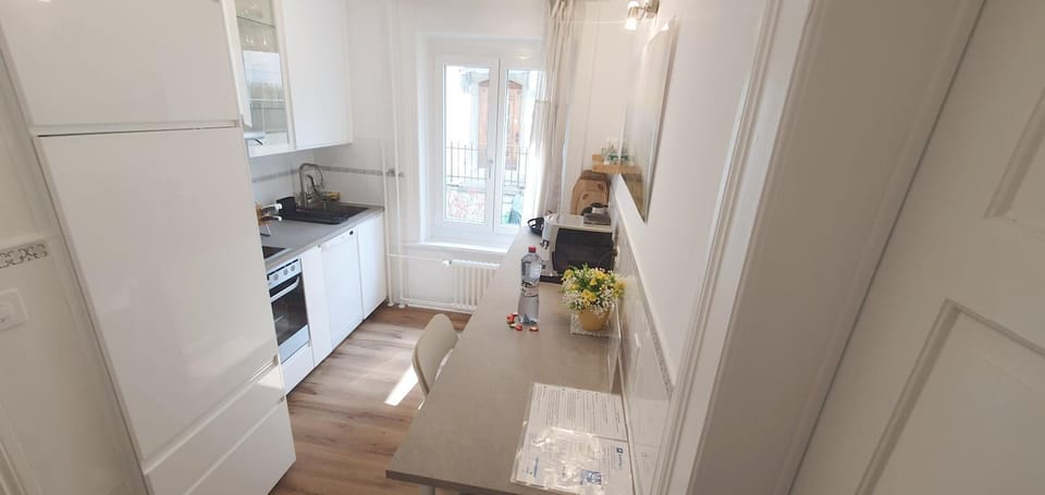 Kitchen or kitchenette, Seating area, Dining area, Food, dishwasher, oven, stove