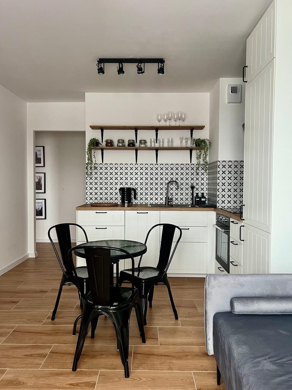 Kitchen or kitchenette, Living room, Seating area, Dining area