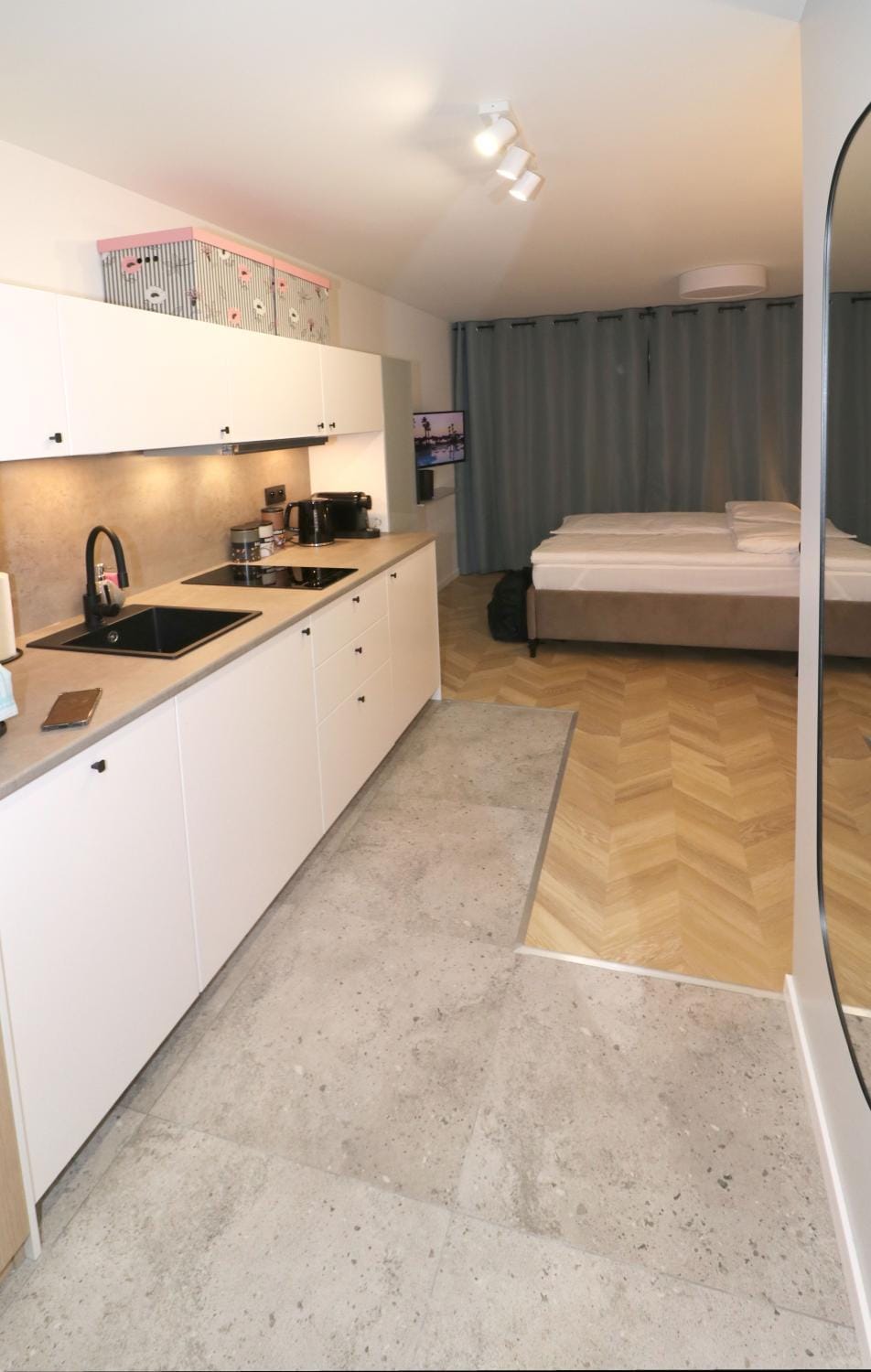 Bed, Kitchen or kitchenette