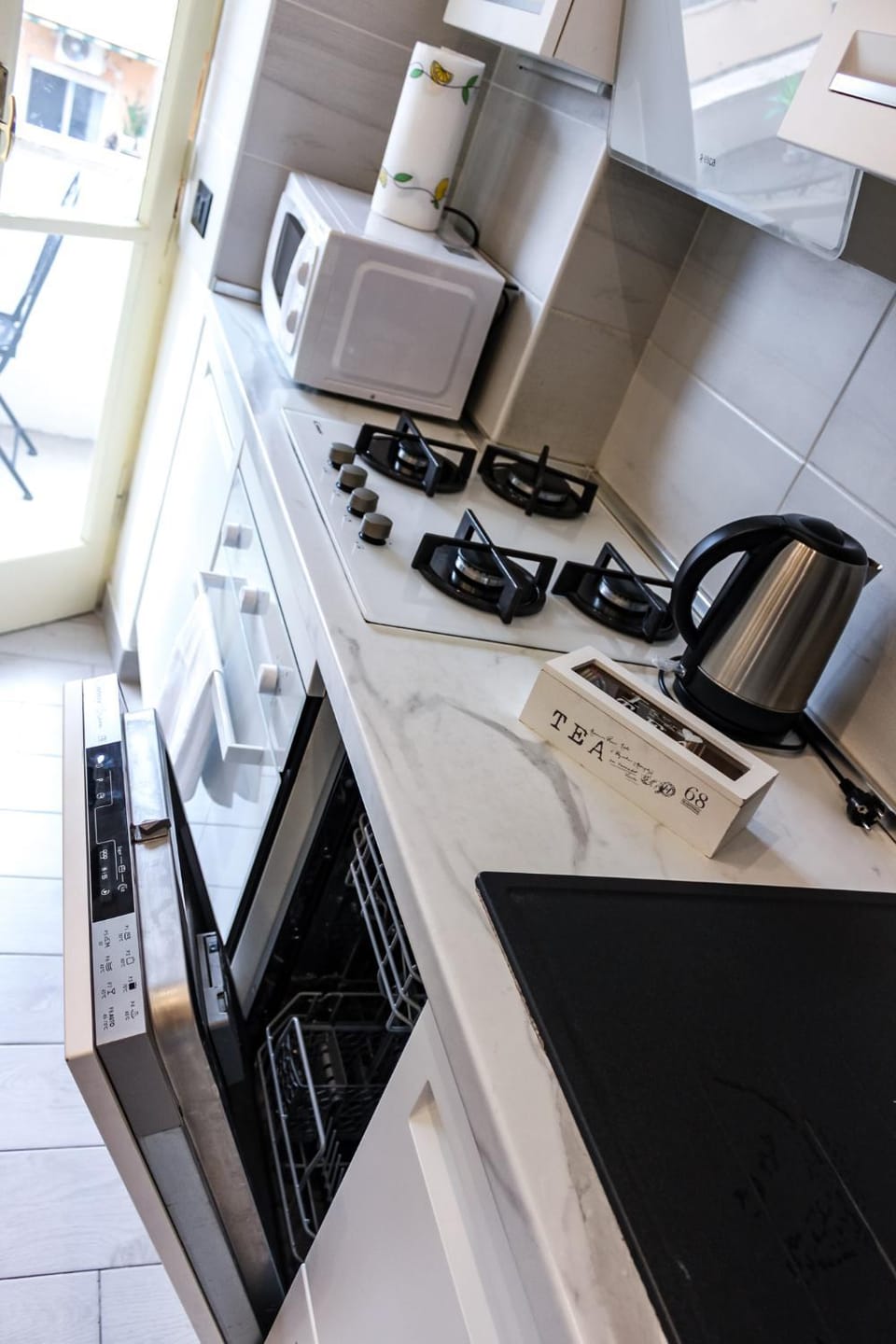 Balcony/Terrace, Kitchen or kitchenette, dishwasher, microwave, kitchen