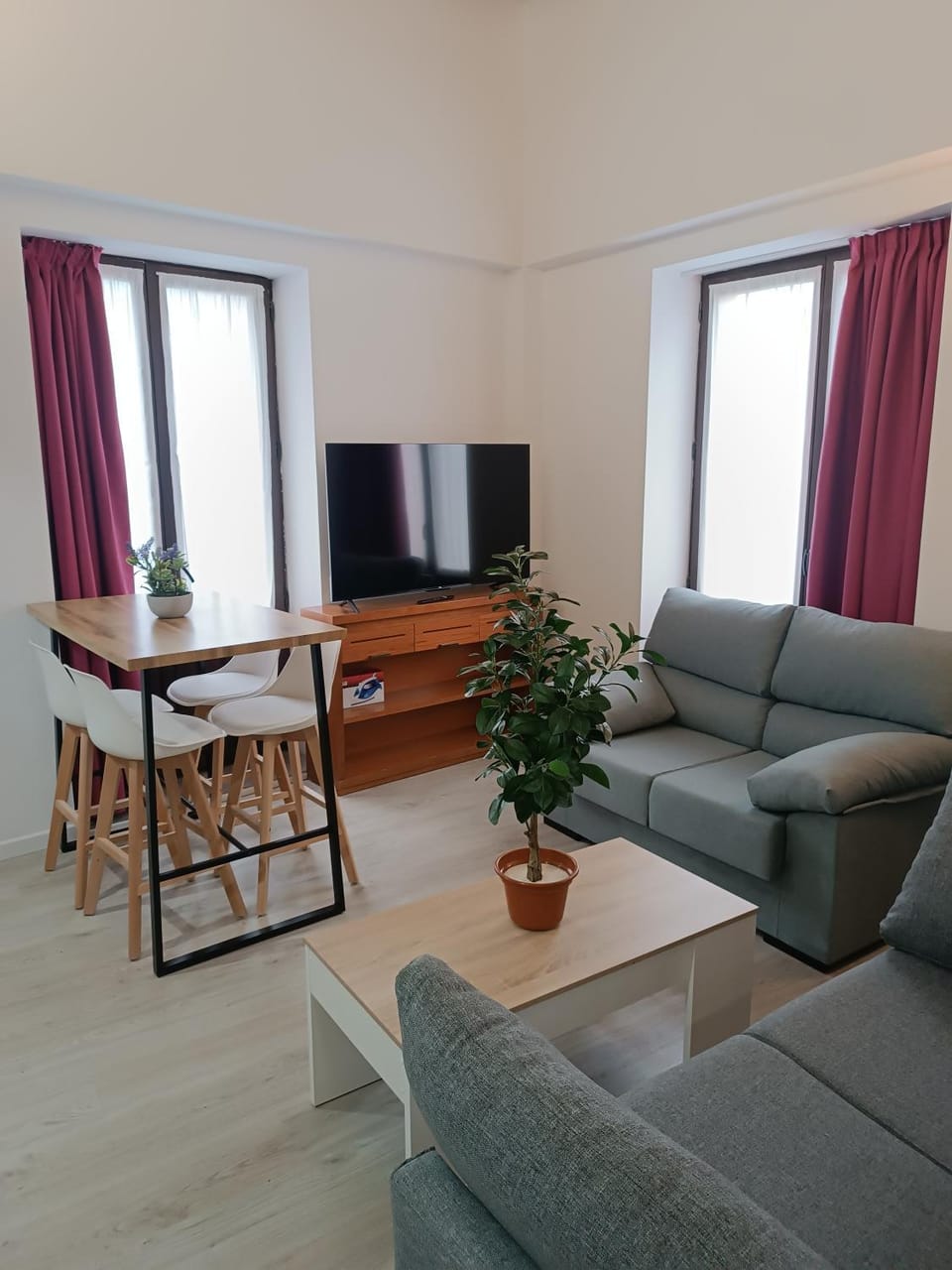 Apartamentos turisticos Ávila Puerta de Los Leales 1-2 Apartment in Ávila‎