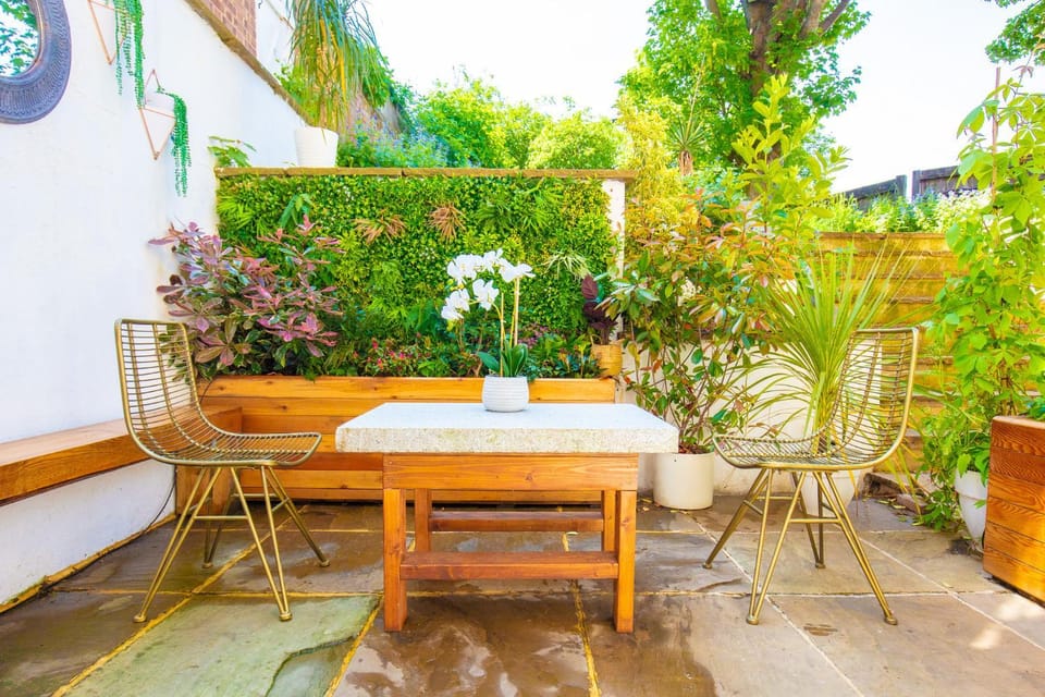 Hidden Retreat with Steam room, KING bed near tube Apartment in London Borough of Southwark