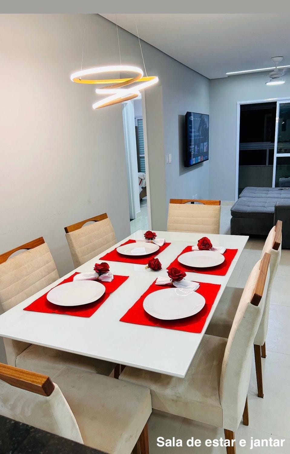APTO BEIRA MAR - ACONCHEGANTE _ VARANDA GOURMET - WIFI - NETFLIX - TV A CABO - PRAIA GRANDE Apartment in State of São Paulo