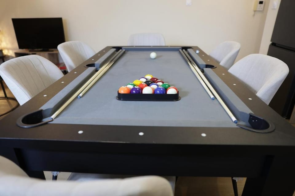 Billiard, Game Room