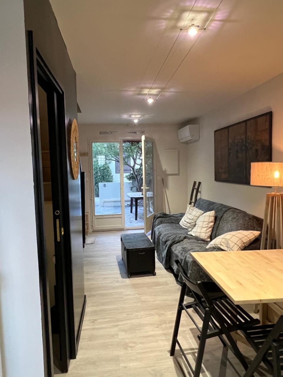 TV and multimedia, Living room, Seating area, Dining area