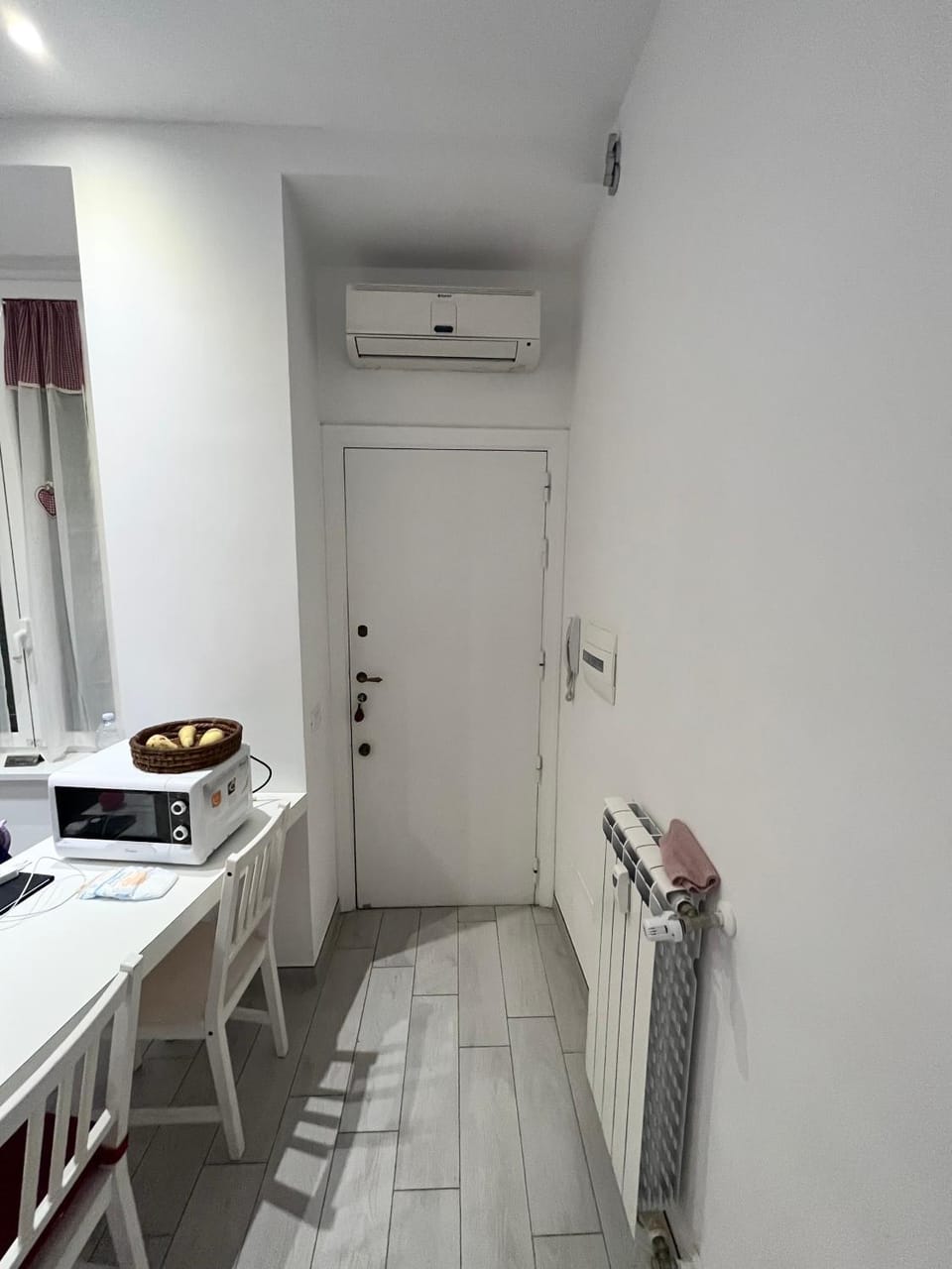 Dining area, internet, air conditioner