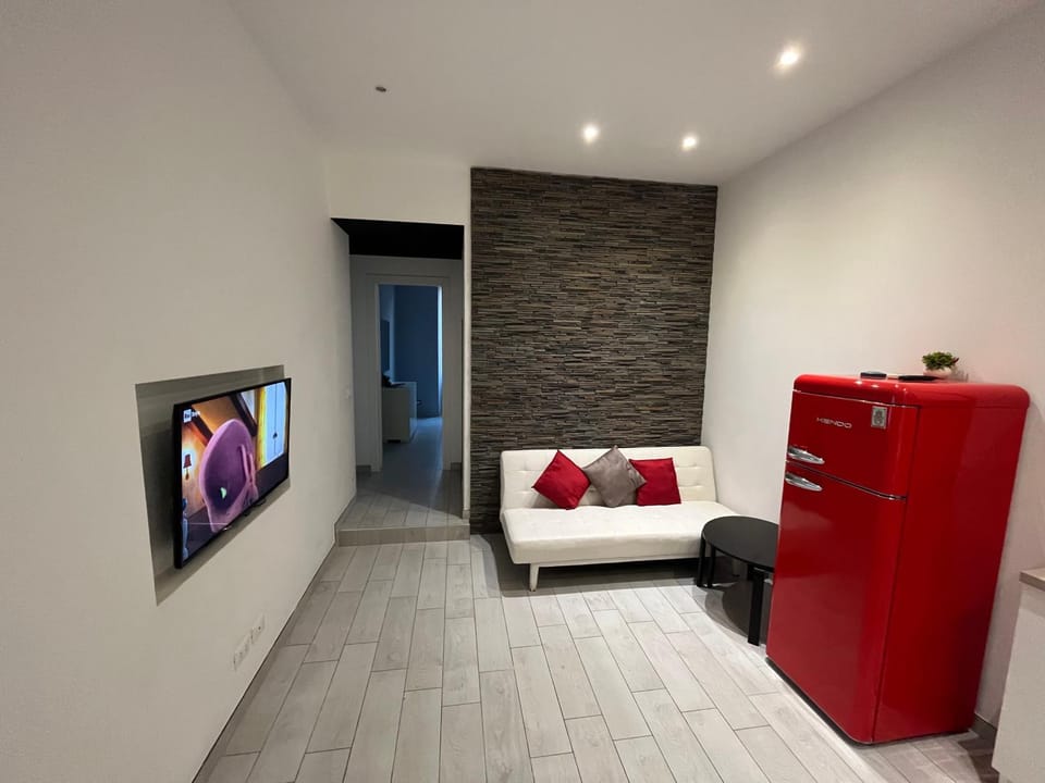 Bed, TV and multimedia, Living room, Seating area
