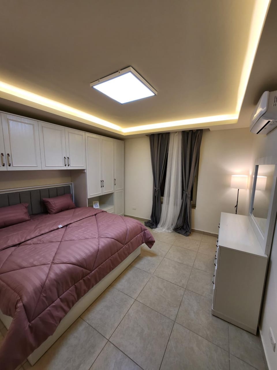 Photo of the whole room, Bedroom