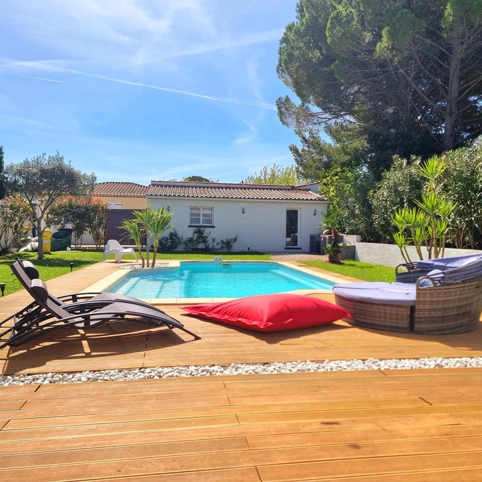 Property building, Swimming pool