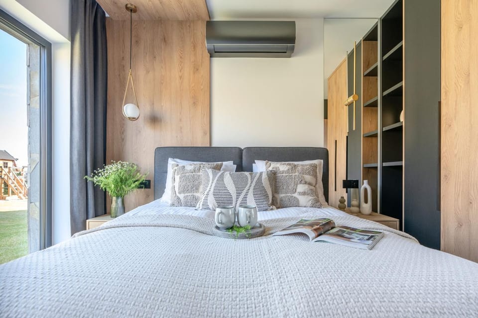 Bed, Bedroom, air conditioner