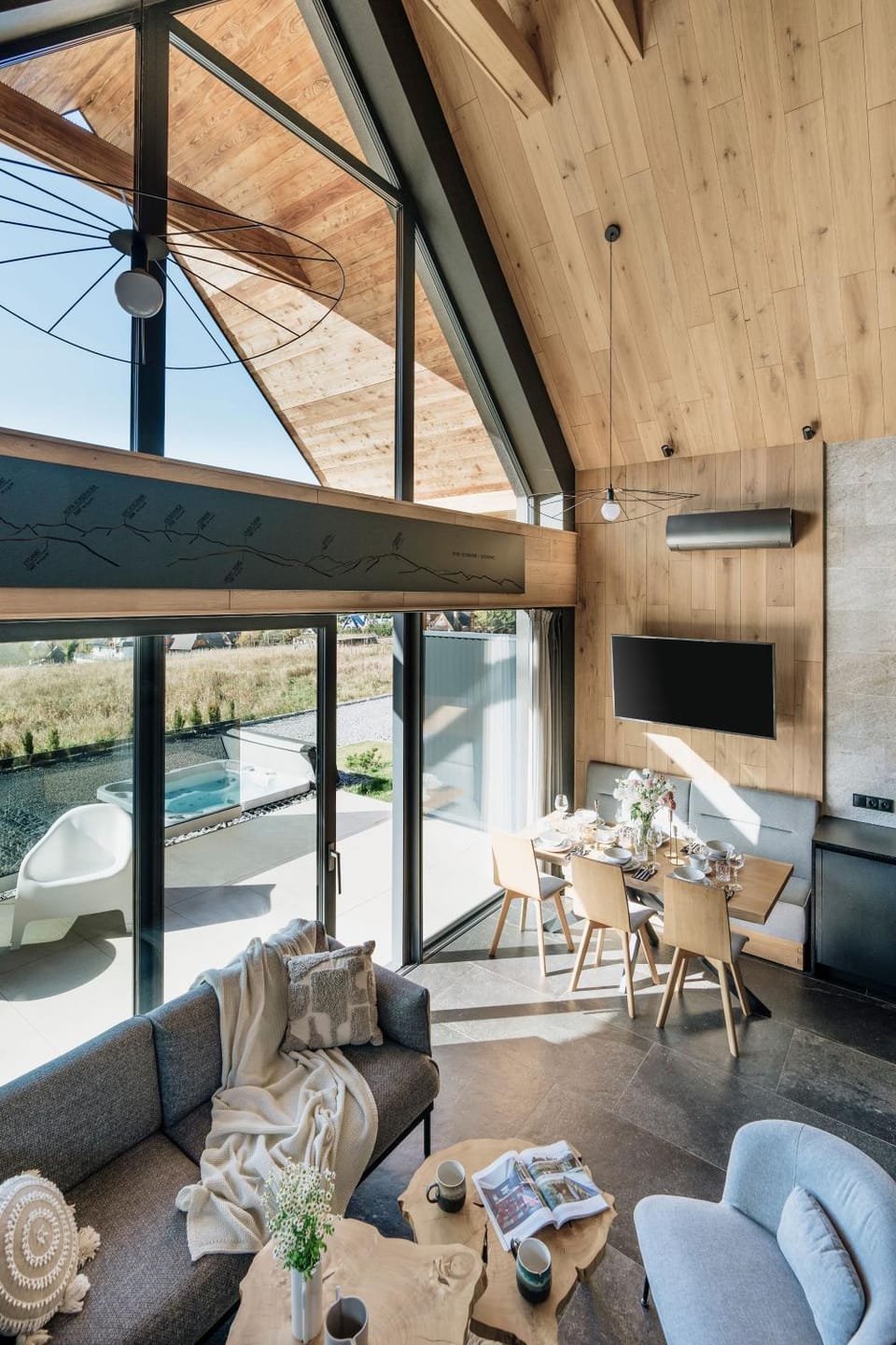 View (from property/room), Balcony/Terrace, Living room, Seating area, Dining area, sunbed