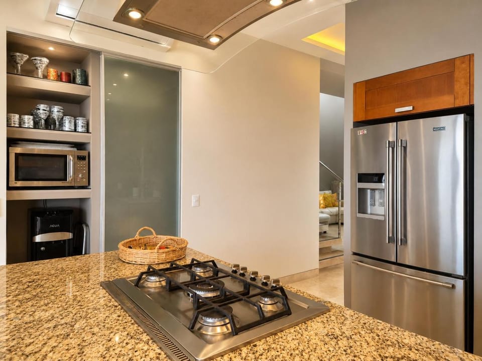 Kitchen or kitchenette, oven, toaster
