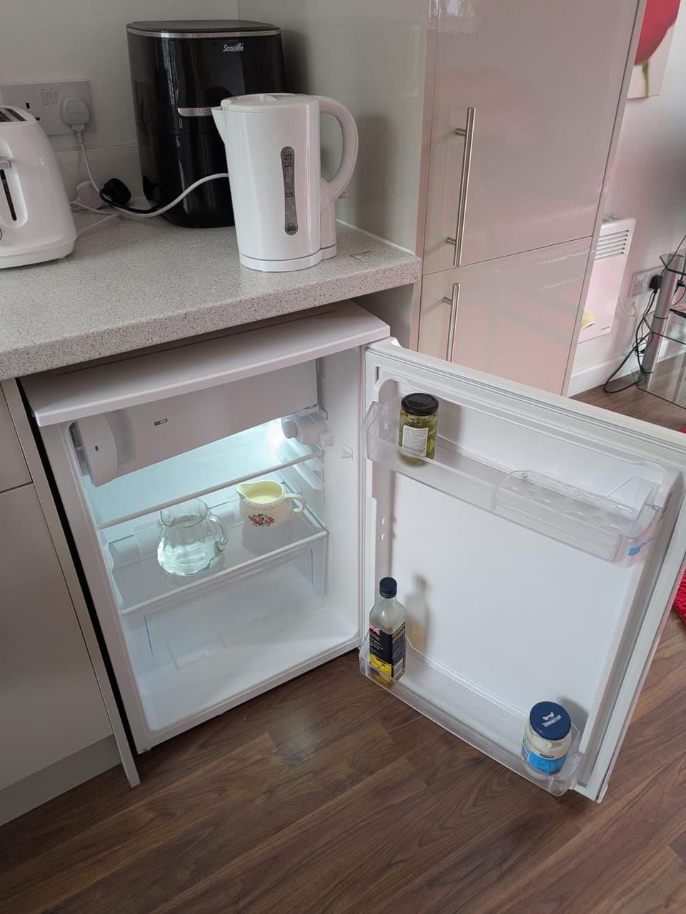 Colchester Town, modern, detached, guest house Bed and Breakfast in Colchester