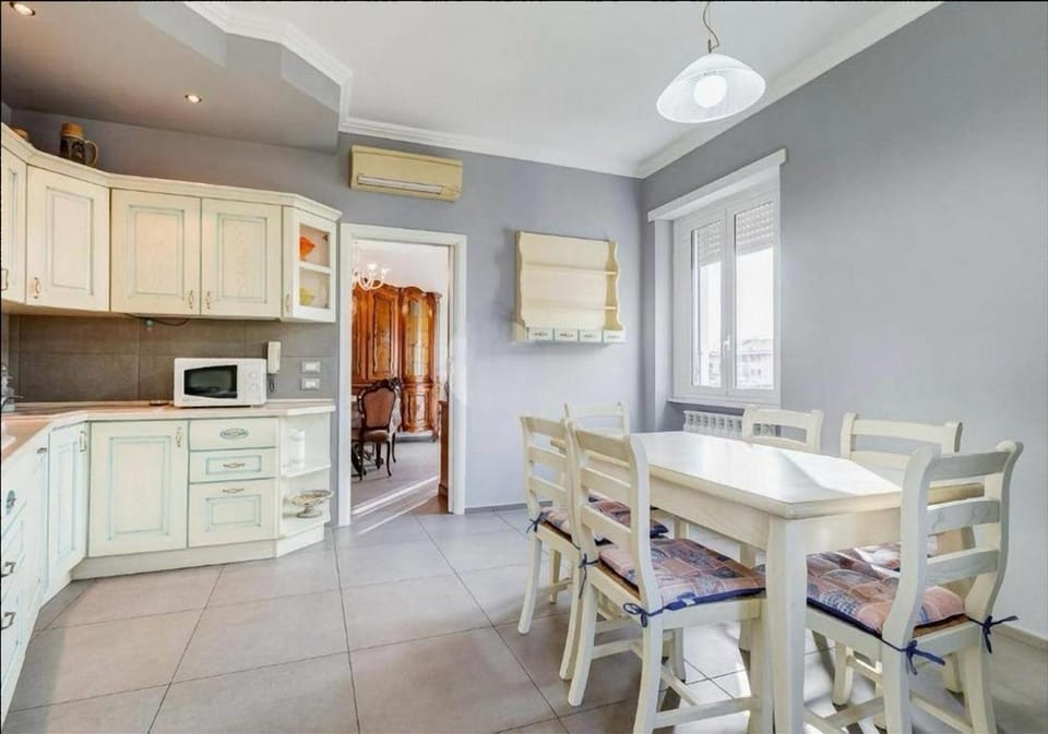 Kitchen or kitchenette, Living room, Seating area, Dining area, dishwasher, oven, stove