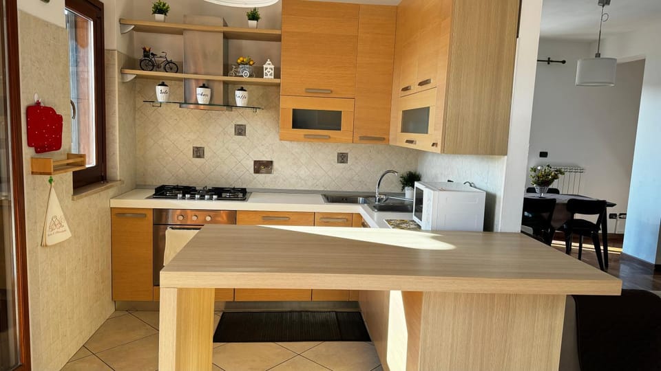 Kitchen or kitchenette, Breakfast
