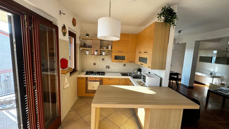 Kitchen or kitchenette, Dining area, minibar, pet friendly, stove
