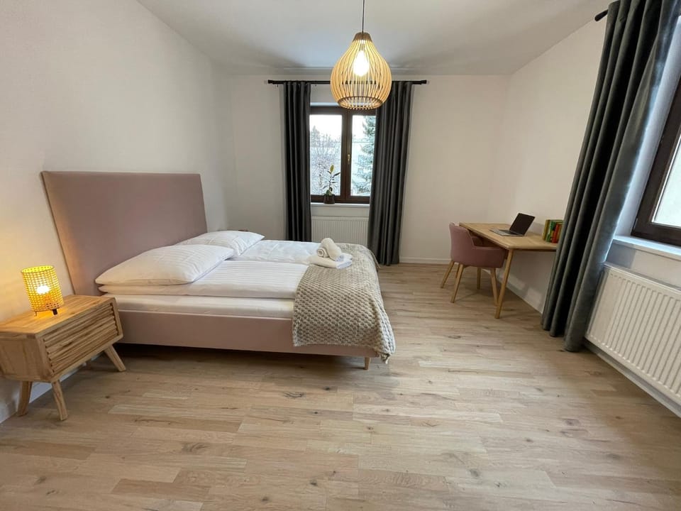 Bed, Photo of the whole room, Bedroom, towels
