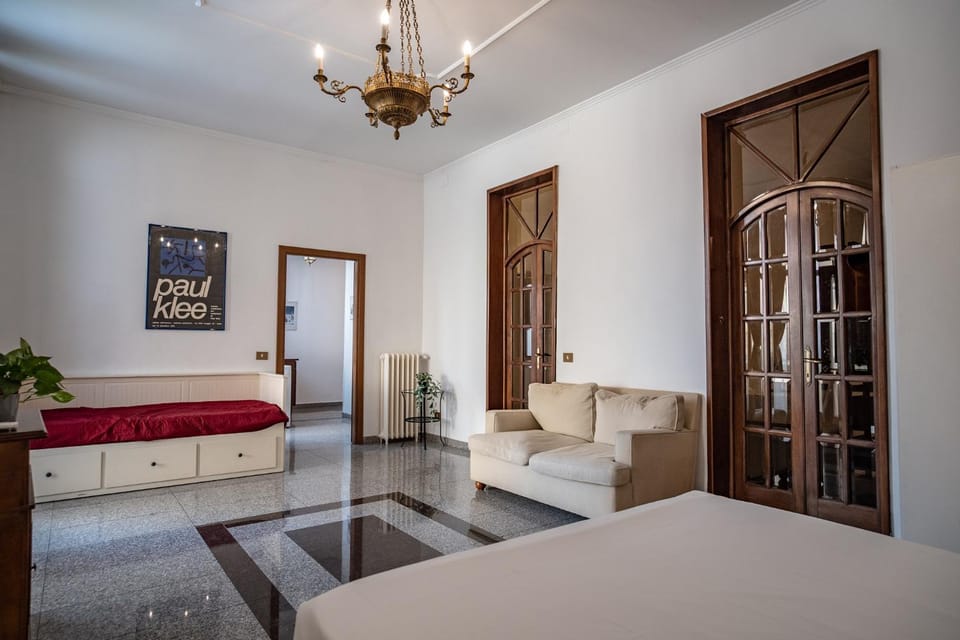 Bed, Living room, Photo of the whole room, Seating area, Bedroom
