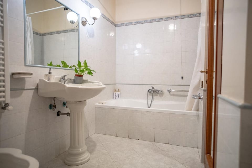 Shower, Toilet, Bathroom, Bath, towels