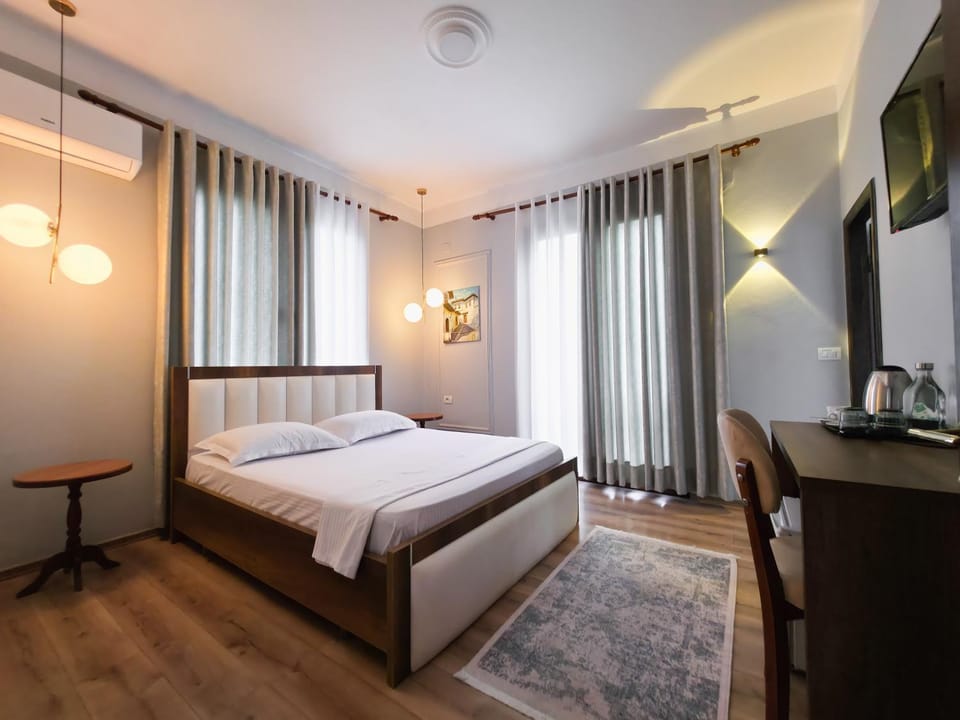 Photo of the whole room, Bedroom