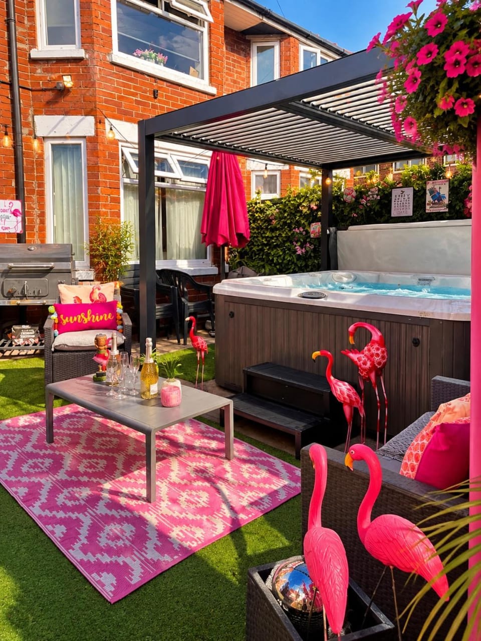Patio, Spring, Day, Garden, Hot Tub, Garden view