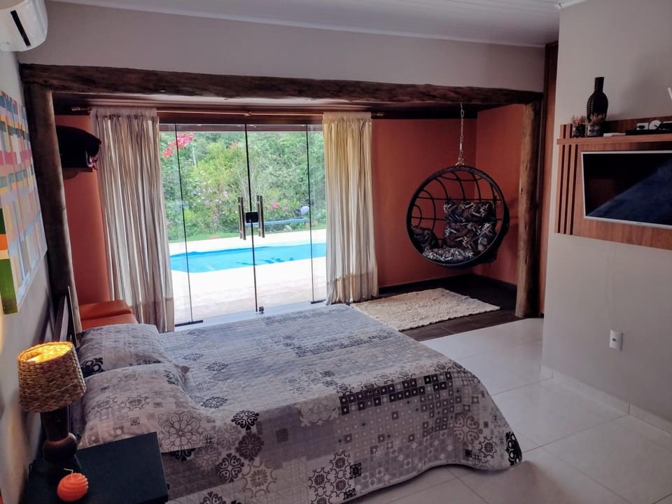 Bed, TV and multimedia, Photo of the whole room, Bedroom, Pool view, Swimming pool