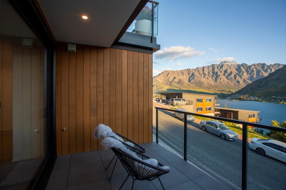 View (from property/room), Balcony/Terrace, Seating area