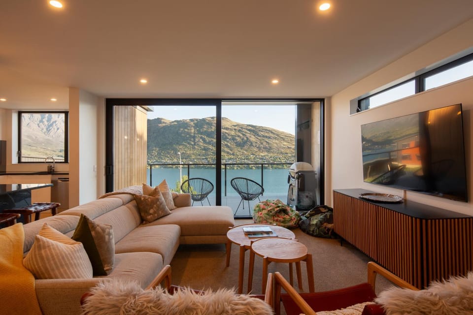 Living room, Lake view, Mountain view