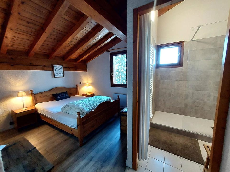 Chalet authentique à La Plagne, 4 chambres, cheminée - FR-1-353-135 Chalet in Landry