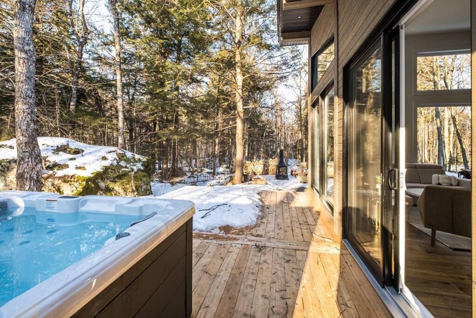 Chalet TERRE en harmonie avec la nature, Tremblant Chalet in Mont-Tremblant