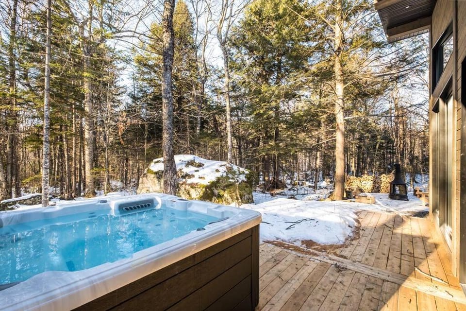 Chalet TERRE en harmonie avec la nature, Tremblant Chalet in Mont-Tremblant