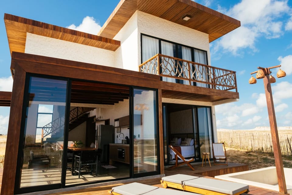 Facade/entrance, Day, Balcony/Terrace, Dining area